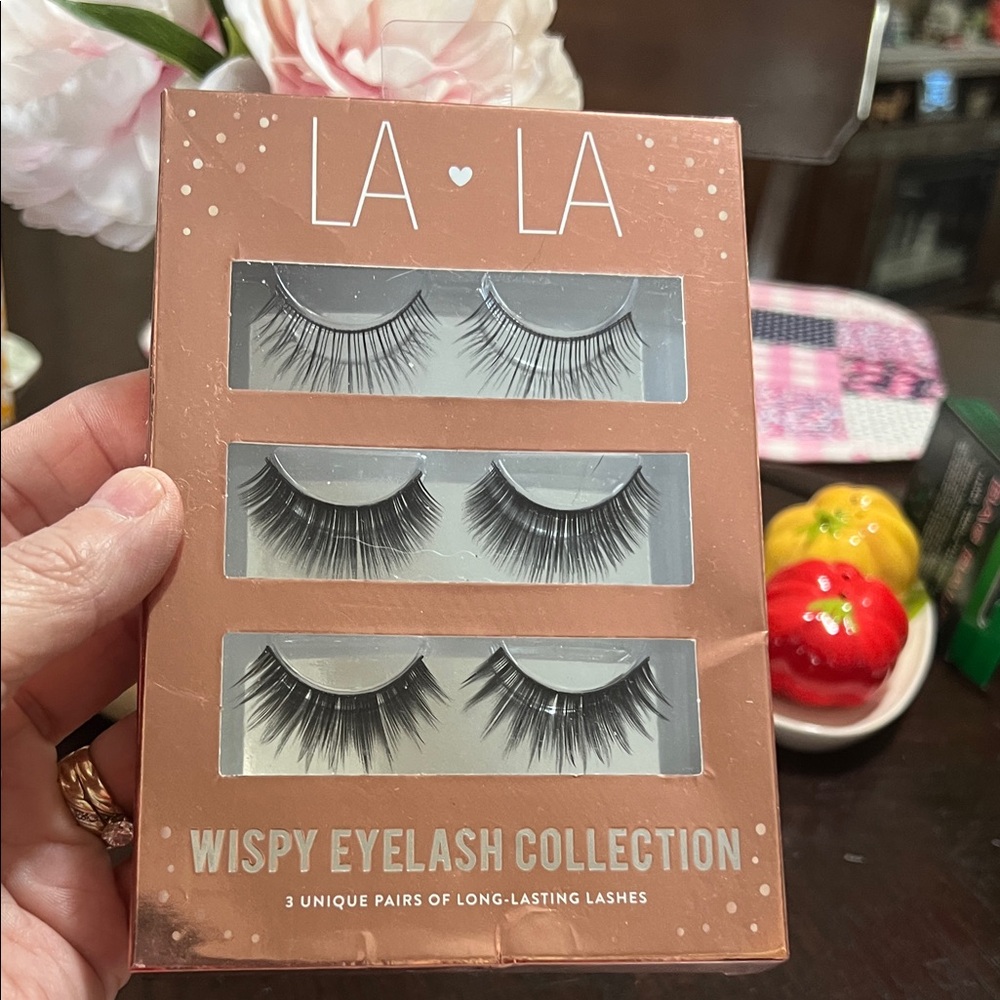 New Wispy Eyelash Collection - Black